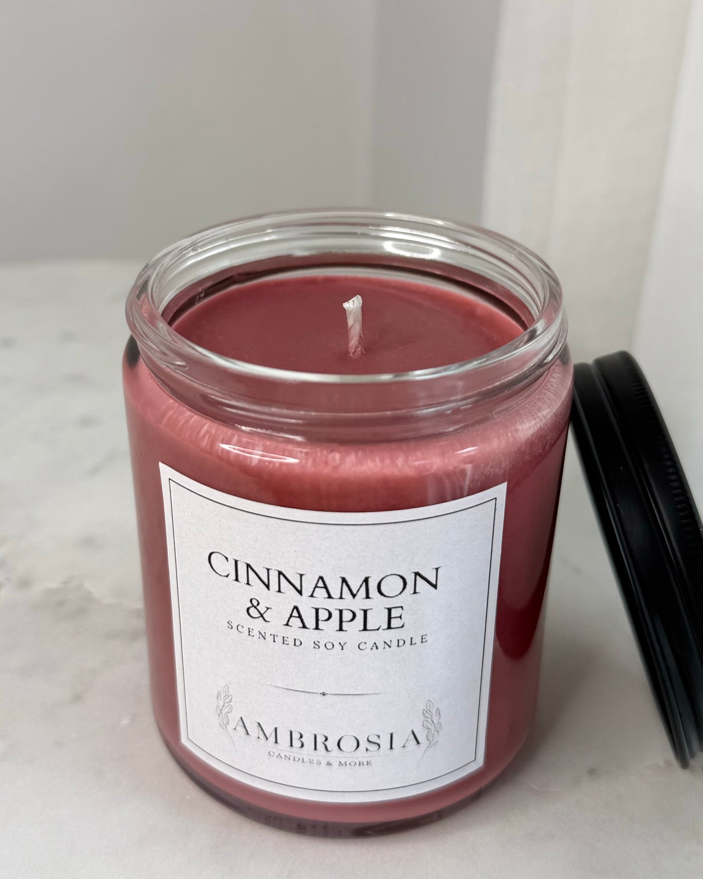Cinnamon & Apple illatgyertya pamut kanóccal