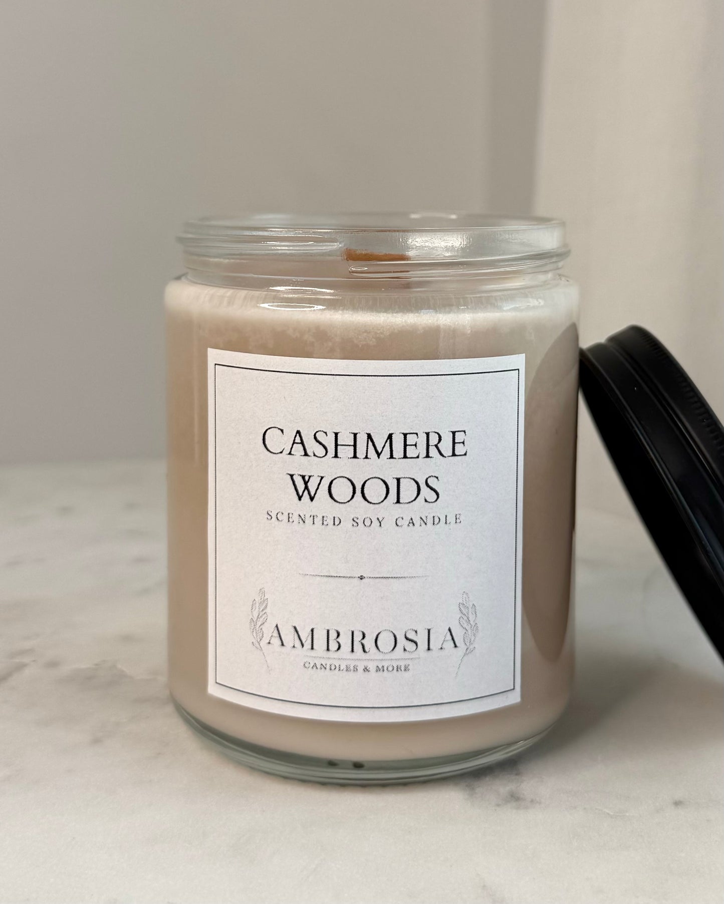Cashmere Woods illatgyertya fa kanóccal