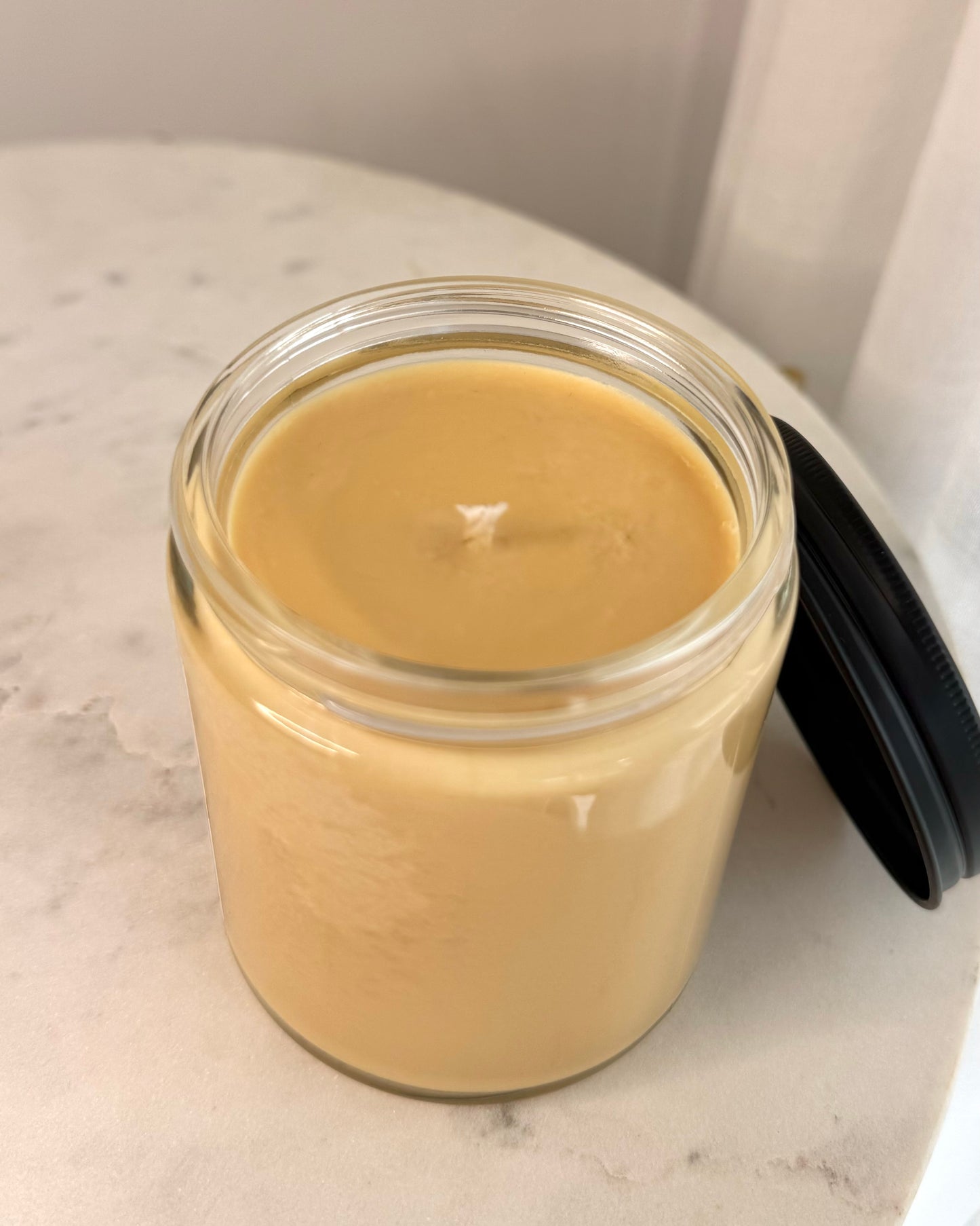 Golden Caramel illatgyertya pamut kanóccal