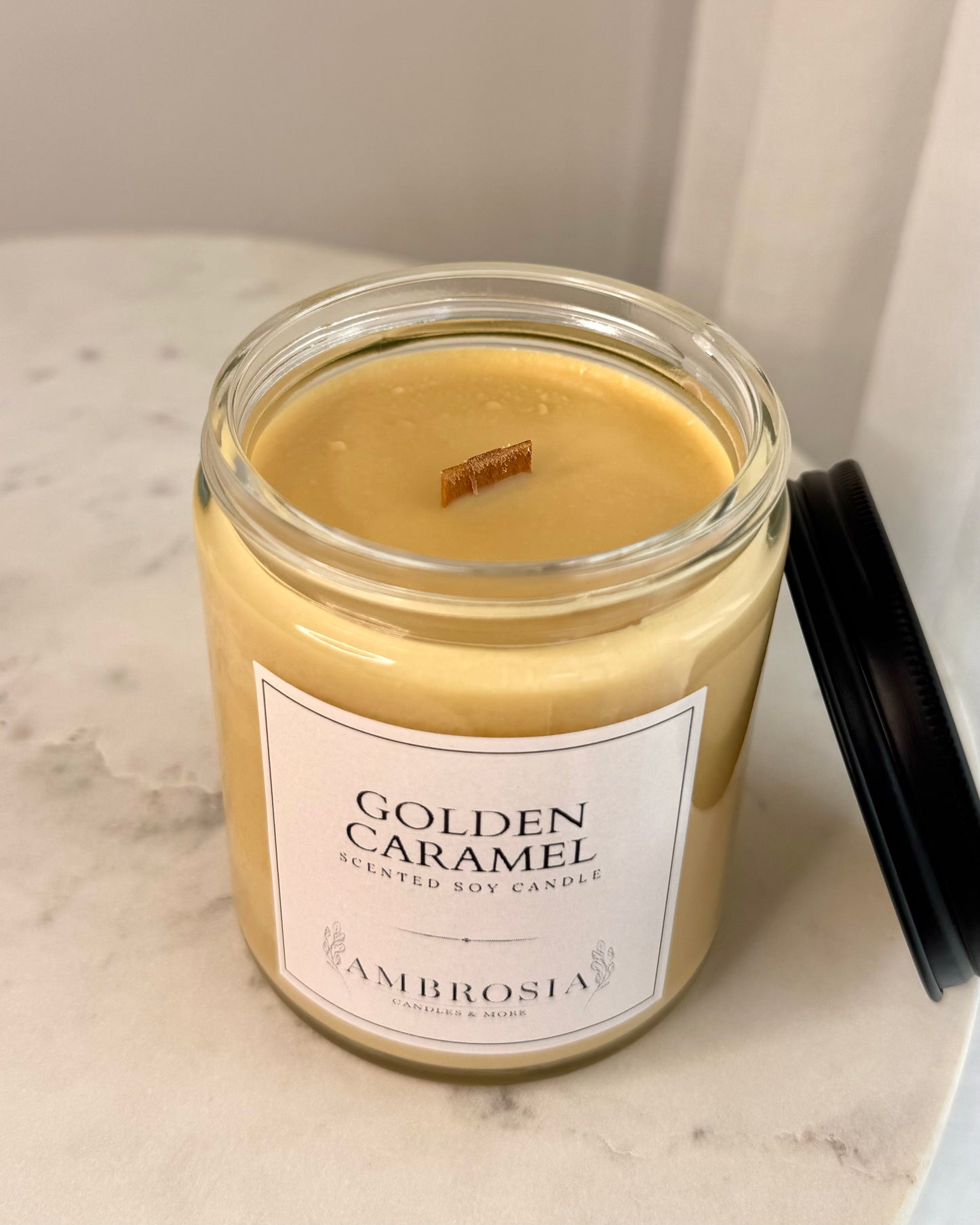 Golden Caramel illatgyertya fa kanóccal