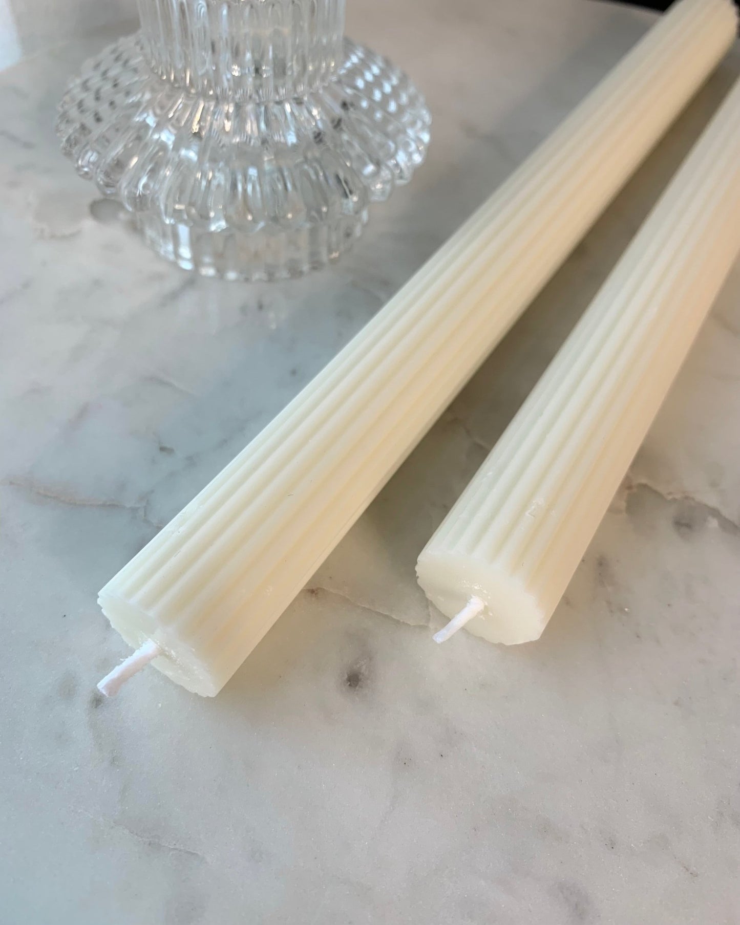 Bordázott hosszú gyertyák szettben - AMBROSIA Candles & More