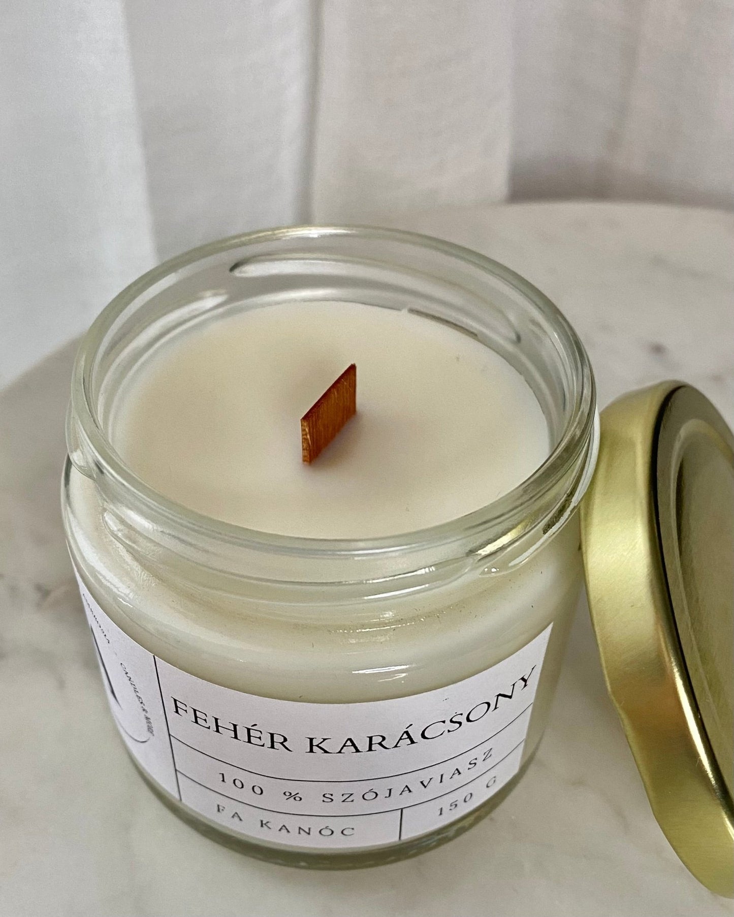 Fehér karácsony illatgyertya fa kanóccal - AMBROSIA Candles & More