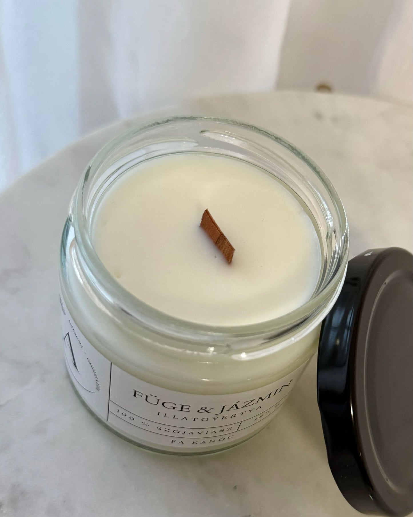 Füge & jázmin illatgyertya fa kanóccal - AMBROSIA Candles & More