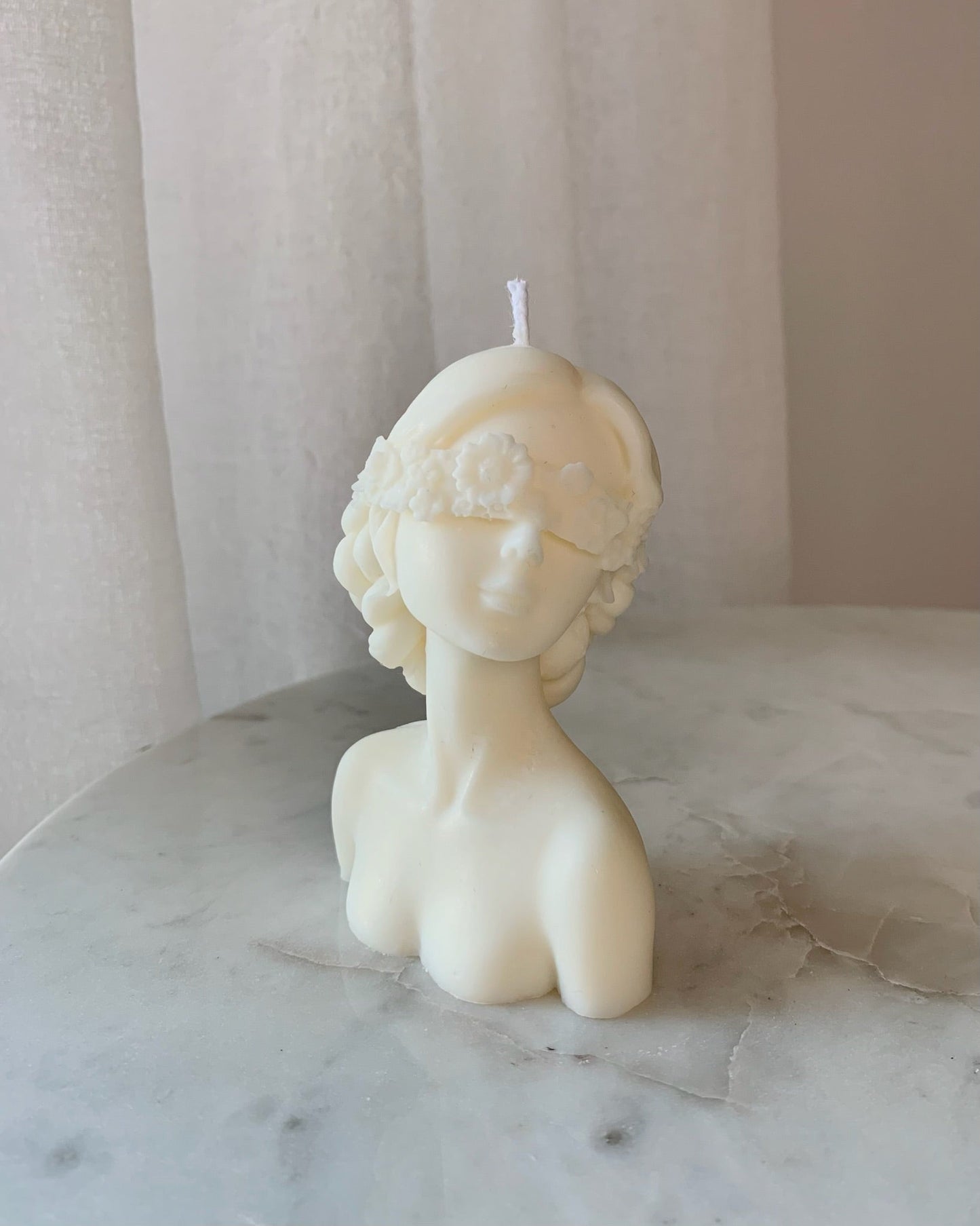 Koszorús női fej gyertya - AMBROSIA Candles & More