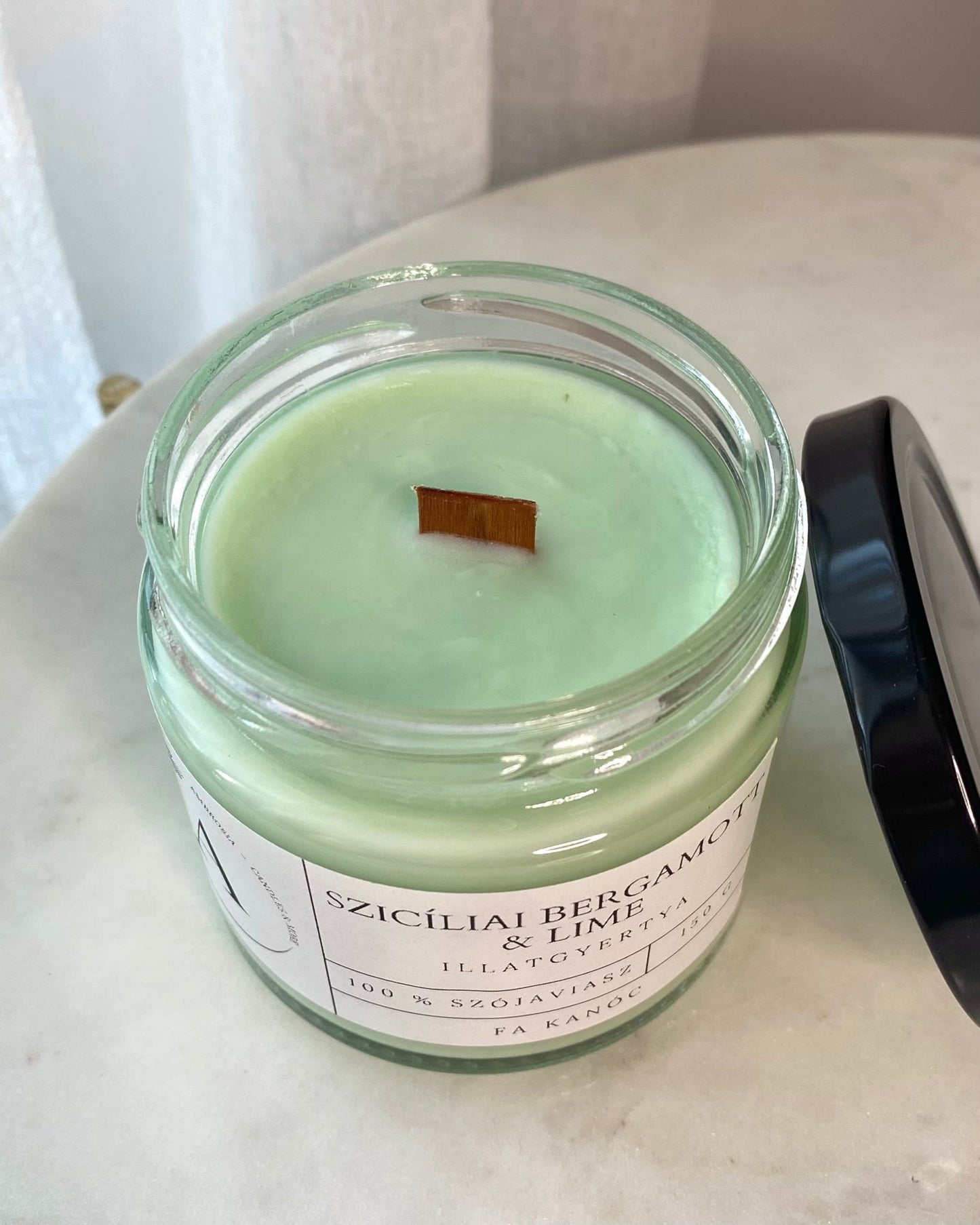 Szicíliai bergamott & lime illatgyertya fa kanóccal - AMBROSIA Candles & More