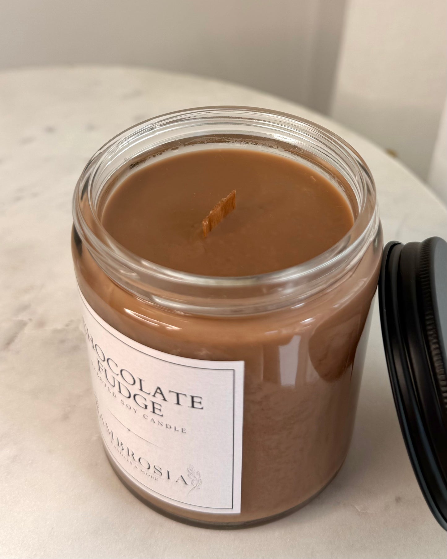 Chocolate Fudge illatgyertya fa kanóccal