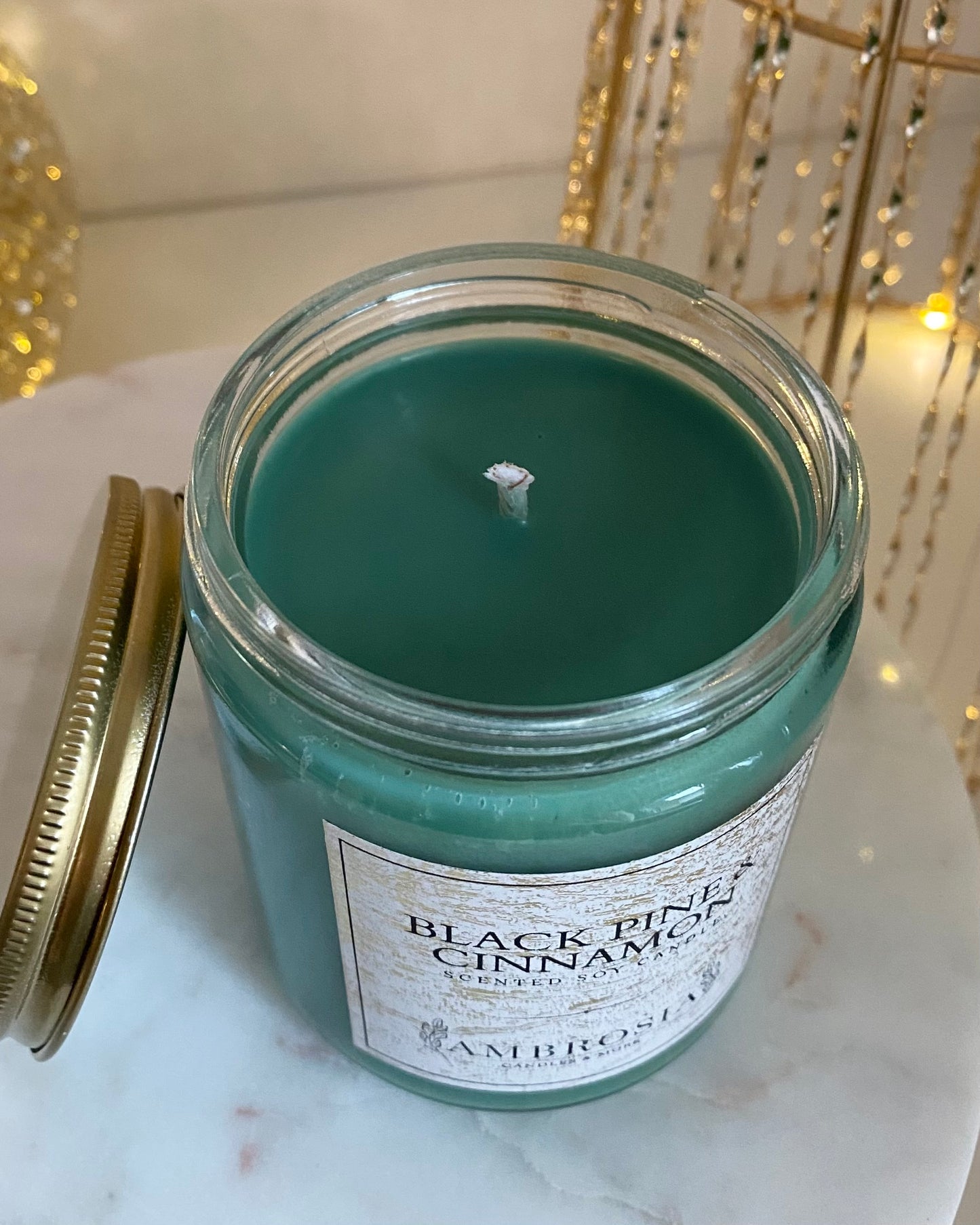 Black Pine & Cinnamon illatgyertya