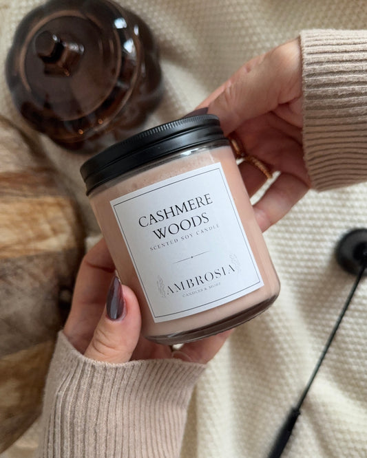 Cashmere Woods illatgyertya fa kanóccal