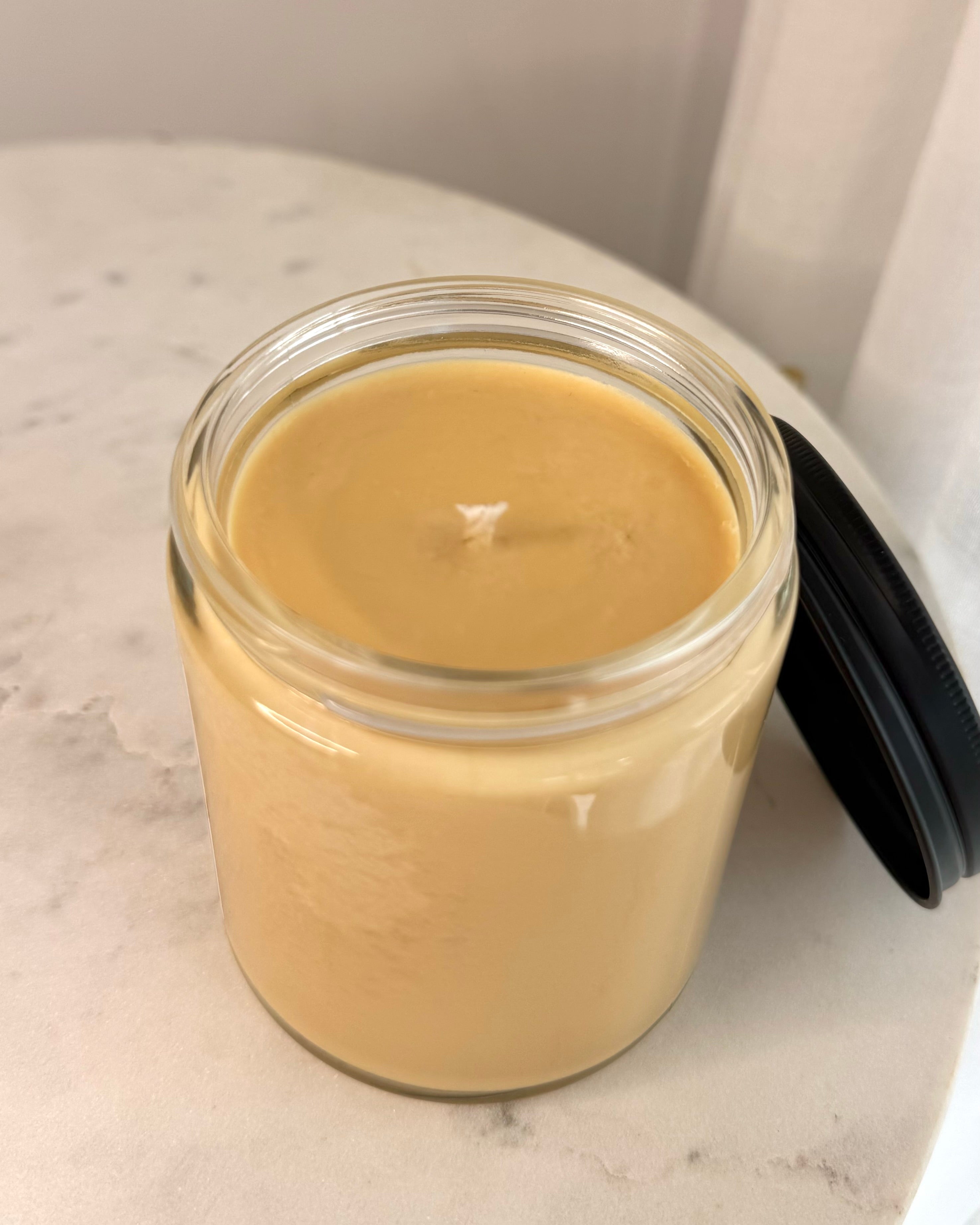 Golden Caramel illatgyertya pamut kanóccal
