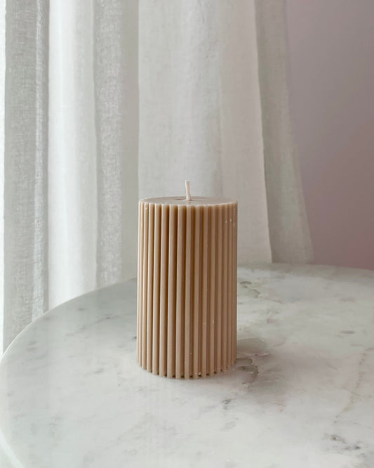 Bézs kis oszlop gyertya - AMBROSIA Candles & More