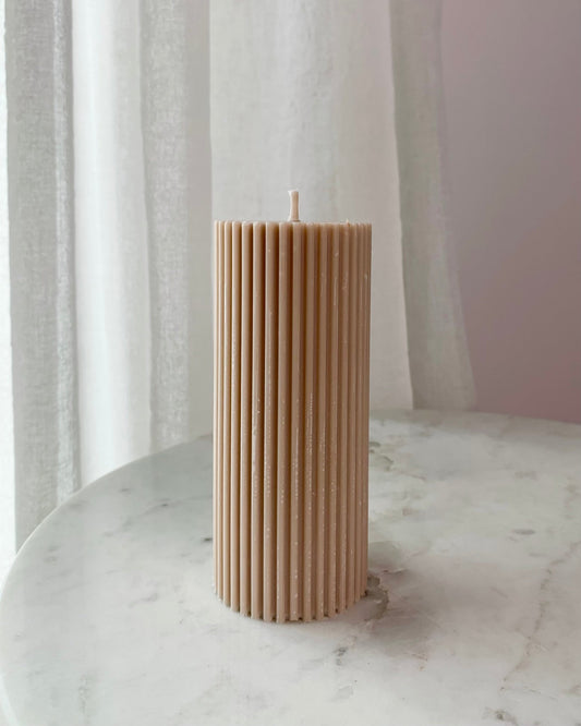 Bézs közepes oszlop gyertya - AMBROSIA Candles & More