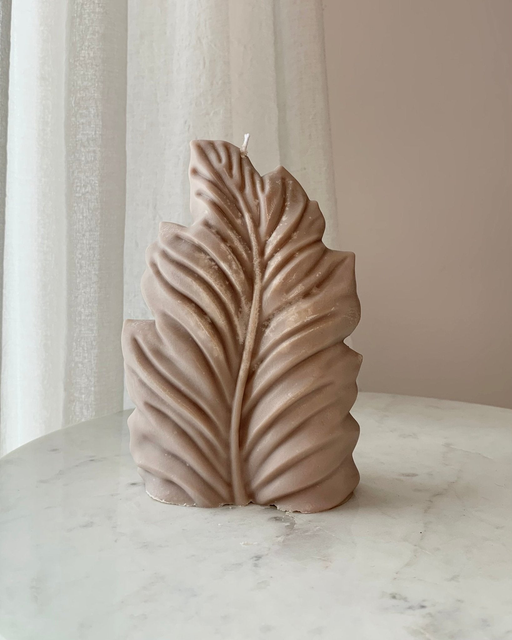 Bézs nagy levél gyertya - AMBROSIA Candles & More