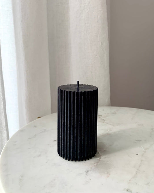 Fekete kis oszlop gyertya - AMBROSIA Candles & More