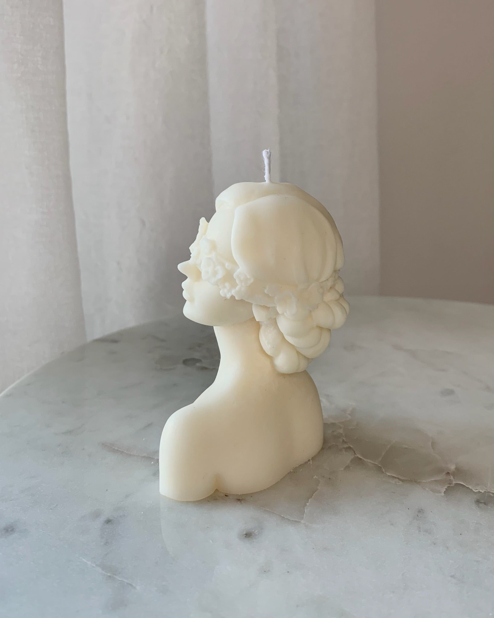 Koszorús női fej gyertya - AMBROSIA Candles & More
