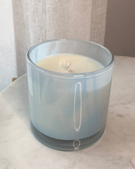 Soleil Blanc illatgyertya prémium üvegben pamut kanóccal - AMBROSIA Candles & More