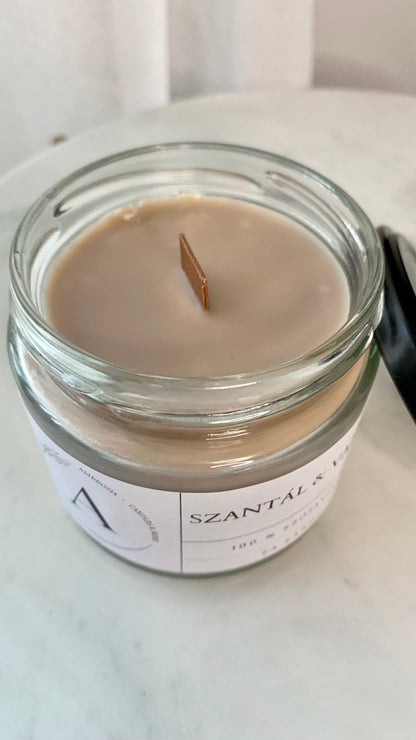 Szantál & vanília illatgyertya fa kanóccal - AMBROSIA Candles & More
